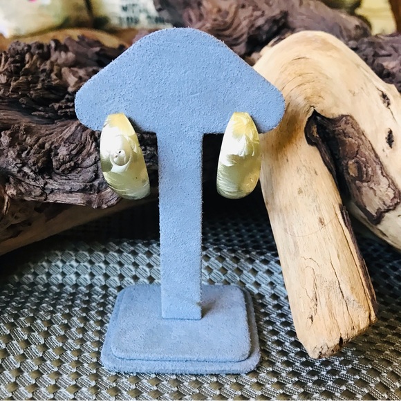 Vintage Costume Etched Gold Tone Geometric Drop Post 1.25” Earrings - Picture 7 of 10